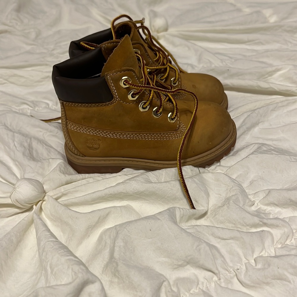 Boys timberland shoes size 8